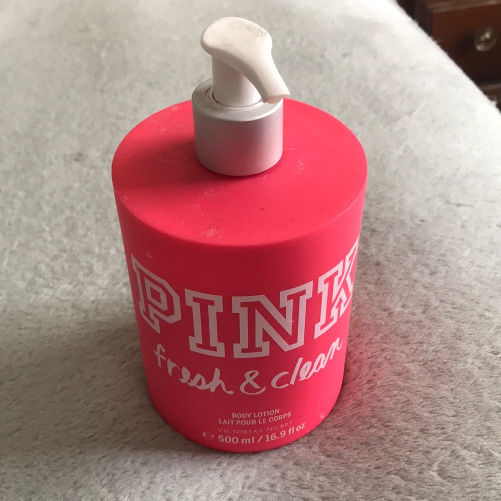 PINK fresh & clean body lotion